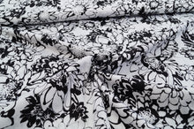 Laden Sie das Bild in den Galerie-Viewer, Baumwoll-Satin weiß mit schwarzem Blumenmuster
